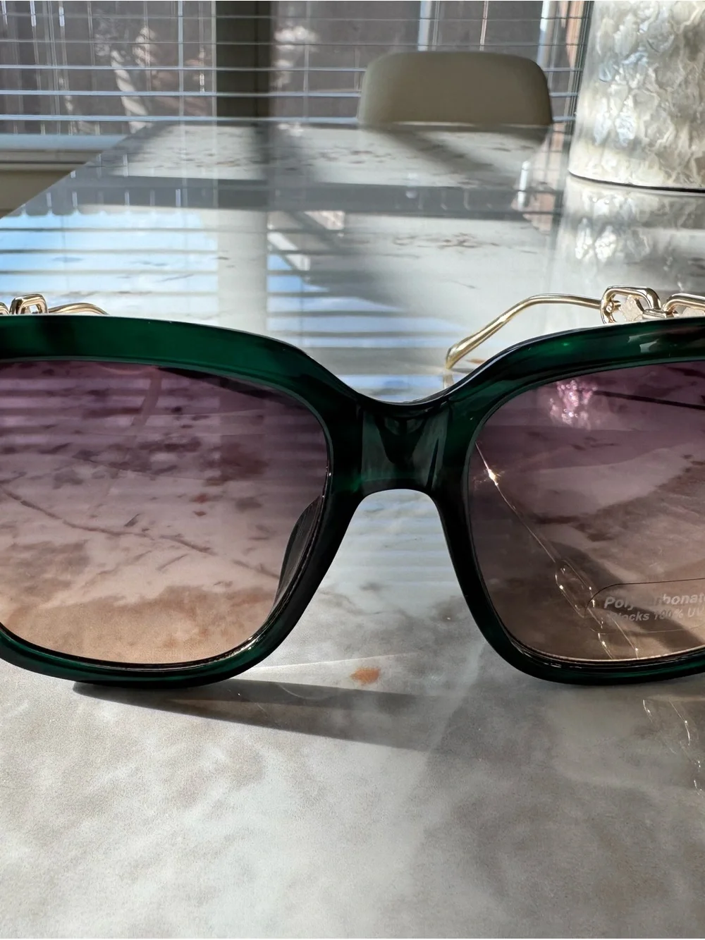 Stylish Black/Green Cat-Eye Sunglasses with Gold Chain Temples